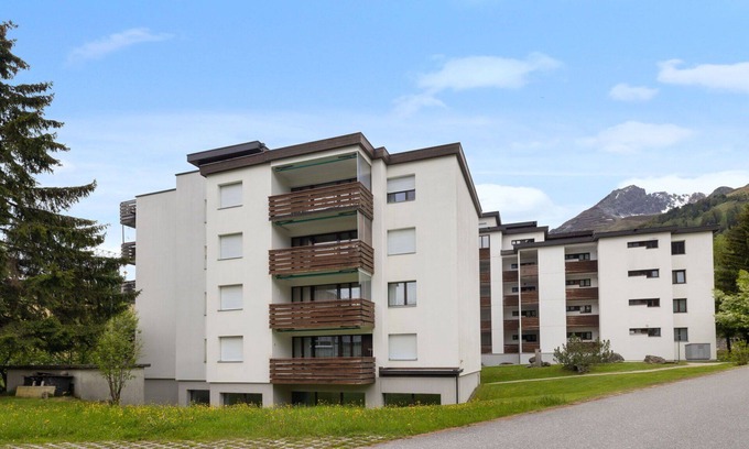 Davos-Dorf Apartment | Cosy apartment for 6 guests with WIFI, pool, TV and balcony