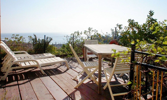 Pantai Apartment | Cosy apartment for 6 people with WIFI, TV, terrace and pets allowed