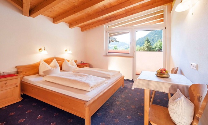Zillertal Apartment | Cosy apartment for 8 people with WIFI, TV and balcony