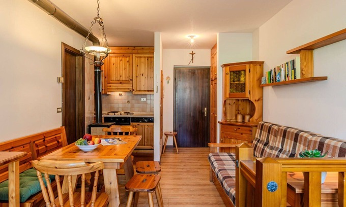 Pinzolo Apartment | Cosy apartment for 8 people with TV and panoramic view
