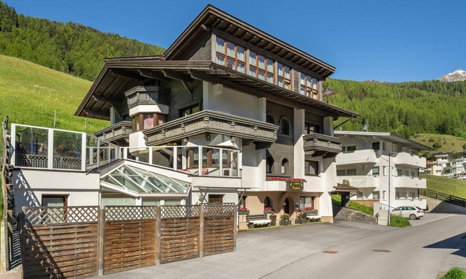 Soelden Apartment | Cosy apartment for 8 people with WIFI and TV