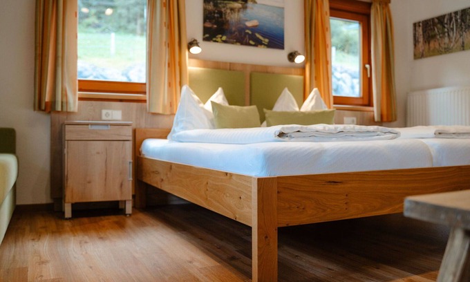 Donnersbach Apartment | Cosy apartment for 5 people with WIFI, TV, patio and pets allowed