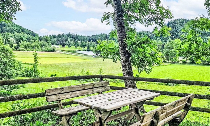 Sankt Urban Apartment | Cosy apartment for 6 people with WIFI, terrace and panoramic view