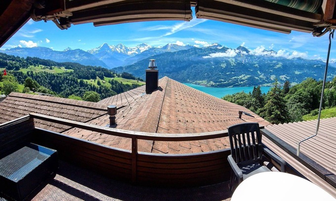 Beatenberg Apartment | Cosy apartment for 3 guests with WIFI, TV and balcony