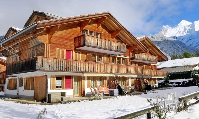 Kandersteg Apartment | Cosy apartment for 4 guests with WIFI, TV, terrace and panoramic view
