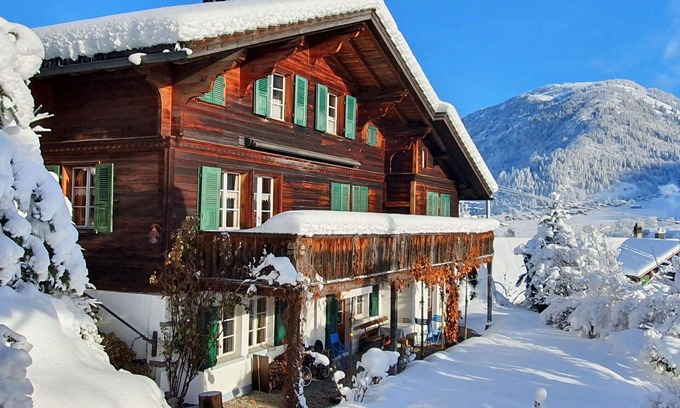 Zweisimmen Apartment | Cosy apartment for 7 guests with WIFI, TV and balcony