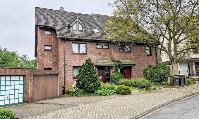 Schonebeck Apartment | Cosy apartment for 3 guests with WIFI, TV and balcony