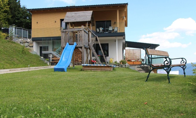 Bodensdorf House | Cosy apartment for four people with a wonderful view of Ossiachersee and the mountains