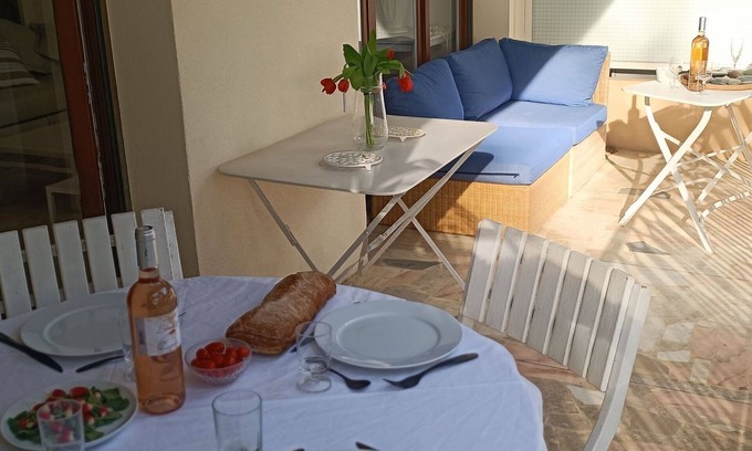 Sanary-sur-Mer Apartment | Cosy apartment for 6 guests with WIFI, TV and terrace