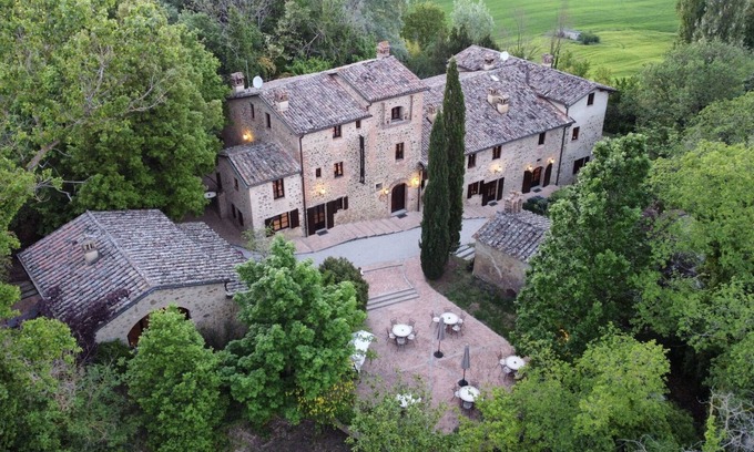 Umbertide Villa | Cosy apartment in villa for 4 people with pool, WIFI, A/C and TV