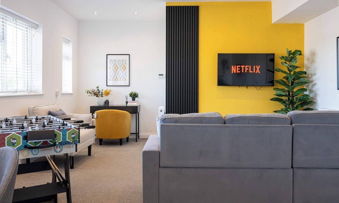 Trafford Apartment | Cosy apartment in the heart of Sale