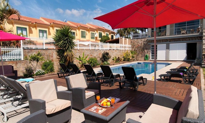 Sonnenland House | Cosy apartment in villa for 10 guests with WIFI, private pool, TV and patio
