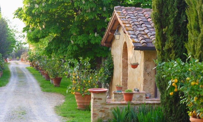 Poggibonsi Villa | Cosy apartment in villa with pool, WIFI, TV, patio and panoramic view, close to San Gimignano