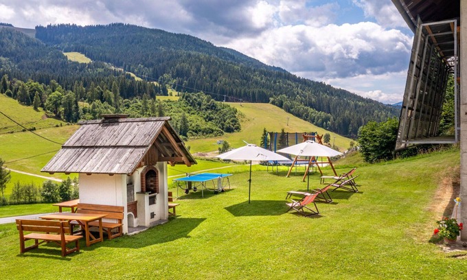 Arriach Villa | Cosy apartment in villa for 9 guests with WIFI, TV and patio