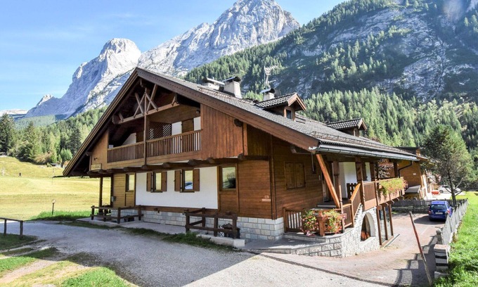 Penia House | Cosy apartment in villa for 8 guests with WIFI, TV, balcony and pets allowed