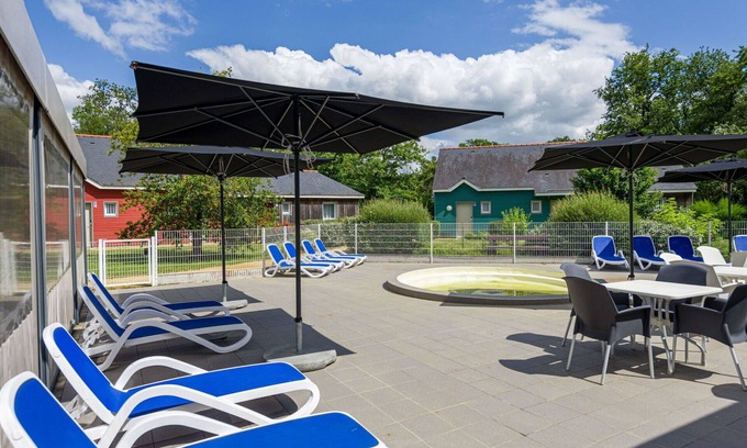 Saumur House | Cosy apartment in villa for 6 people with internet, pool, TV, terrace and pets allowed