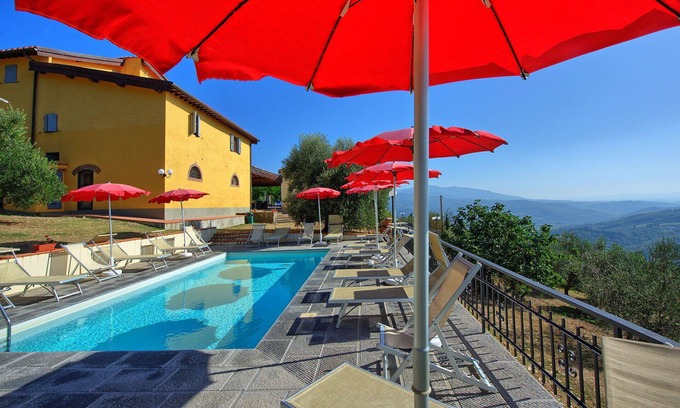 Montebonello Villa | Cosy apartment in villa for 4 guests with WIFI, A/C, pool, TV, patio and pets allowed