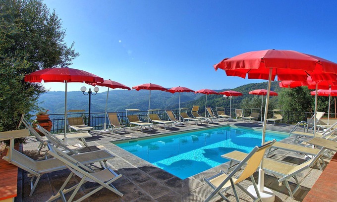 Montebonello Villa | Cosy apartment in villa with pool, A/C, WIFI, TV, patio, pets allowed and panoramic view