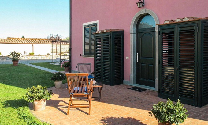 San Michele di Moriano Villa | Cosy apartment in villa for 5 guests with WIFI, pool, A/C, TV and terrace