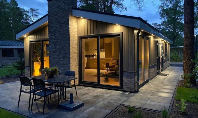 Noordoostelijk van Schaarsbergen House | Cosy apartment in villa for 4 people with WIFI, pool, TV and terrace