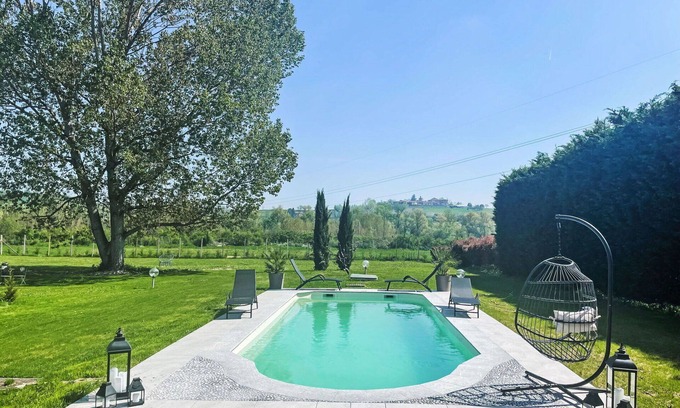Castell'Alfero Apartment | Cosy apartment for 4 guests with pool, WIFI, TV and patio