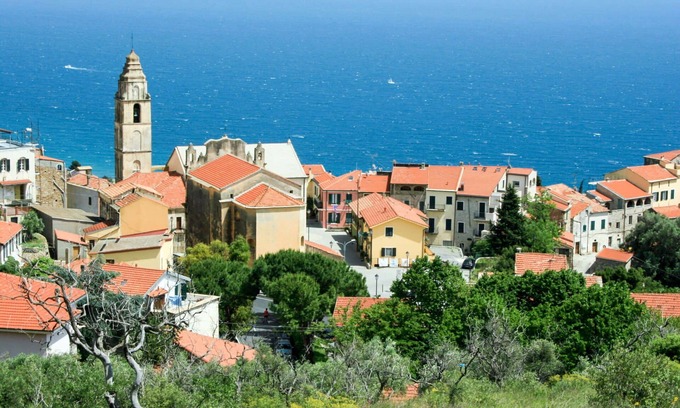 Cipressa Apartment | Cosy apartment for 6 guests with WIFI, TV, balcony and pets allowed