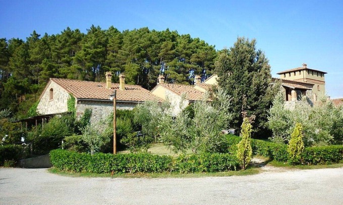 Riparbella Apartment | Cosy apartment for 6 people with A/C, pool, WIFI, TV, patio and parking