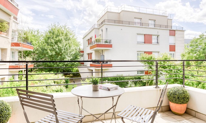 Montevrain Apartment | Cosy Appt with Terrace 5 min. DISNEYLAND