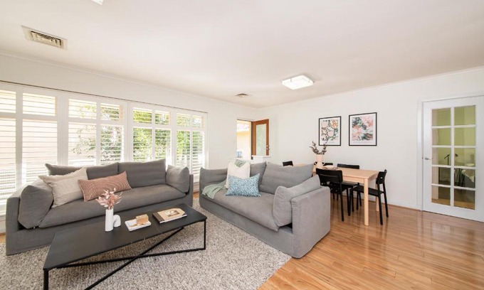Brighton House | Cosy Brighton Apartment close to Church St