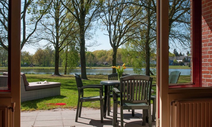 Arcen House | Cosy bungalow with microwave, in the middle of De Maasduinen