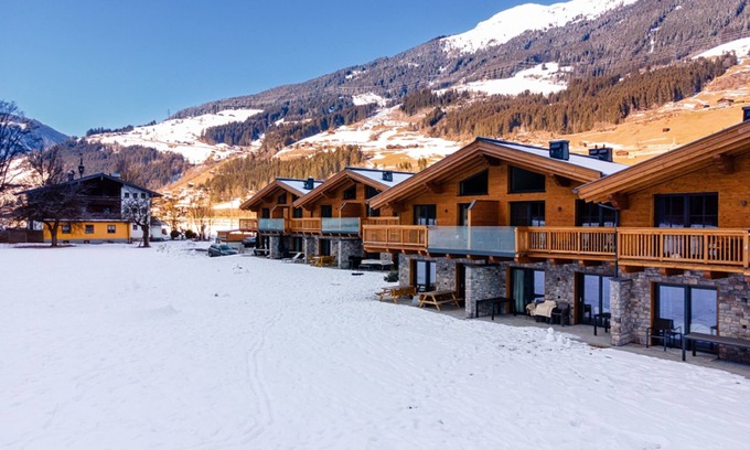 Wald im Pinzgau Ski Chalet | Cosy chalet by a babbling brook