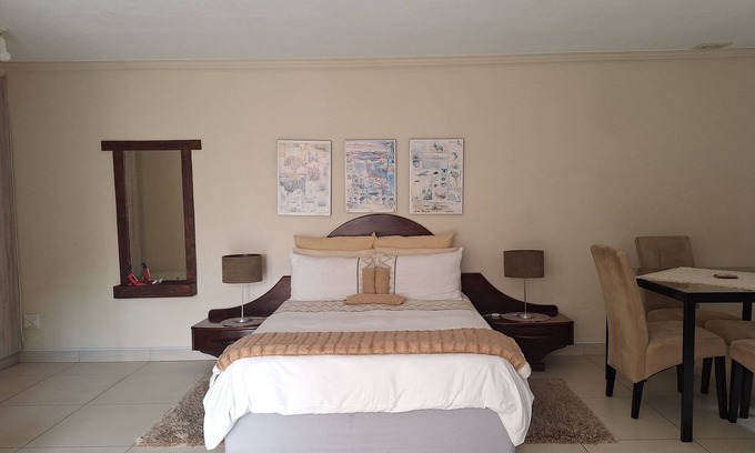 Vineta Apartment | Cosy Coastal Escape - Quiet Hideaway 7 minutes from the Sea