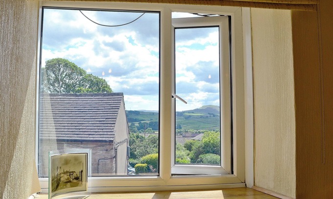 Askrigg Cottage | Cosy cottage in Askrigg with en-suite facilities to both bedrooms.