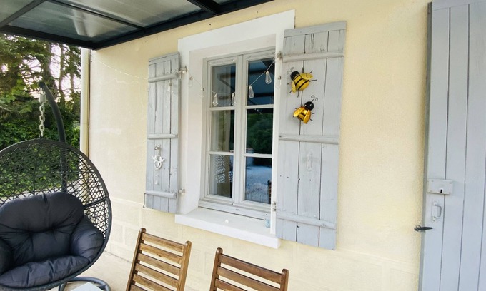 Ruffec Cottage | Cosy cottage overlooking garden and woodland, within 10 mins walk of town centre