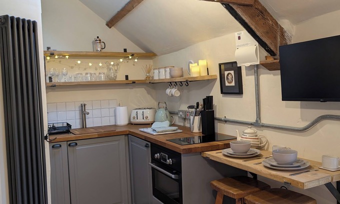 Woolfardisworthy Cottage | Cosy Cottage, Woolsery, Pet Friendly