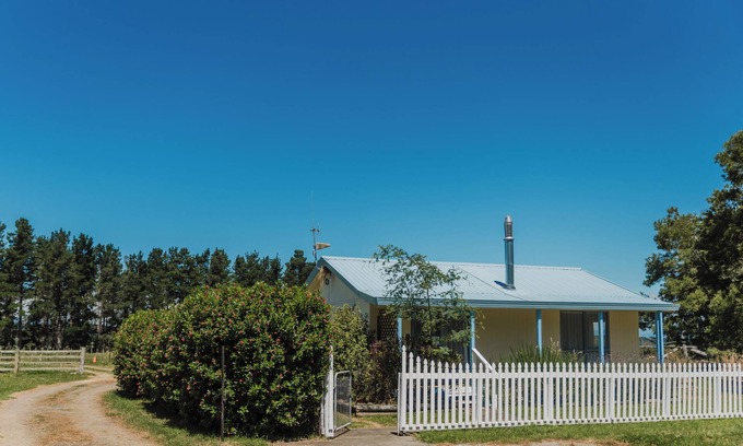 Cheltenham Cottage | Cosy country cottage 12mins drive to Feilding