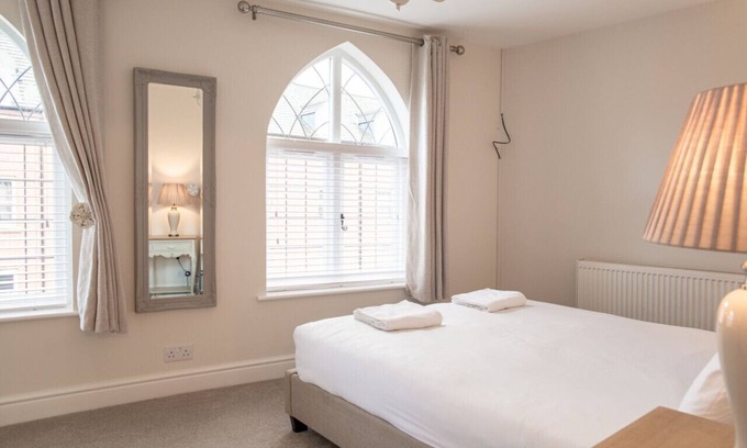 Tewkesbury Cottage | Cosy Detached 2 Bed Cottage in Tewkesbury Centre