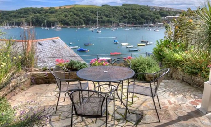 Fowey Apartment | Cosy Flat for two with stunning estuary views