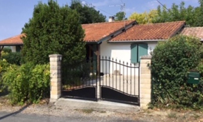 Lalandusse House | Cosy French retreat in a quiet village setting