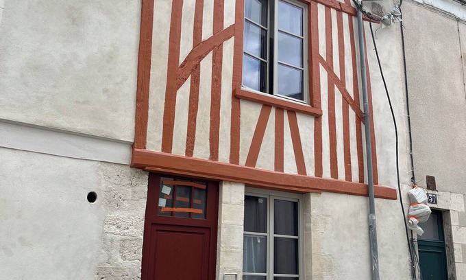 Bourgogne Apartment | Cosy furnished studio in a quiet location near the Cathedral