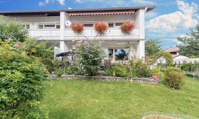 Reifing Apartment | Cosy Holiday Apartment "Schild" with Garden & Mountain View