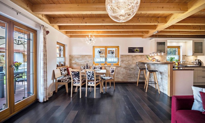 Lechbruck House | Cosy Holiday Home Casa Romantica with Garden, Terrace, Sauna & Wi-Fi; Carport Available