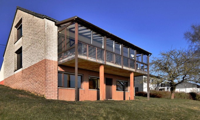 Nadrin House | Cosy Holiday Home in Nadrin with Private Terrace