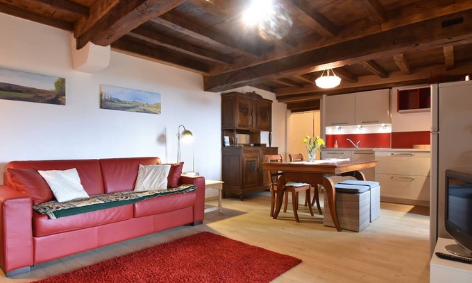 Joncy House | Cosy holiday home in Joncy with views