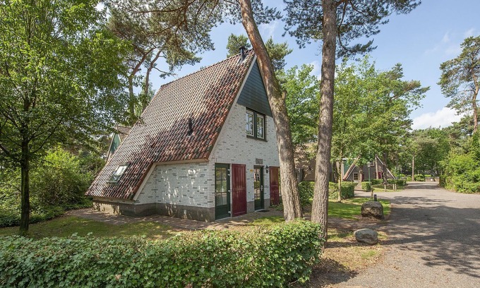 Municipality of Oosterhout Other | Cosy holiday home with dishwasher, close to a golf course