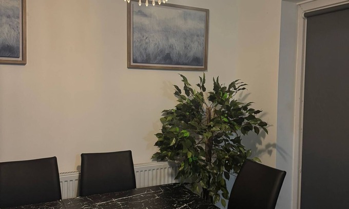 Kettering House | Cosy home, perfect for work contractors and families found in Kettering.