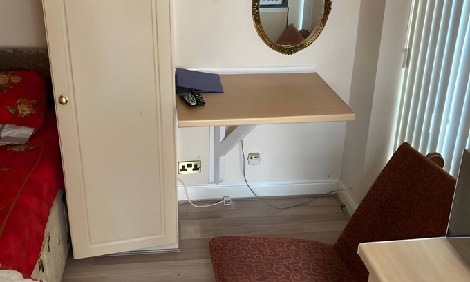Chapeltown Apartment | Cosy Leeds spot to call your own!