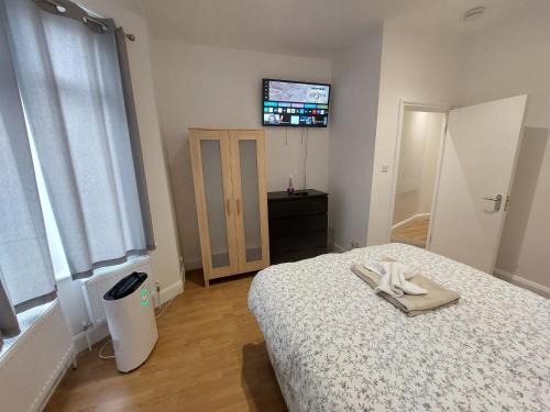Kensal Green Apartment | Cosy North Kensington Family apartment for 4 persons - Children stay free Netflix in all bedrooms Close to underground and overground stations