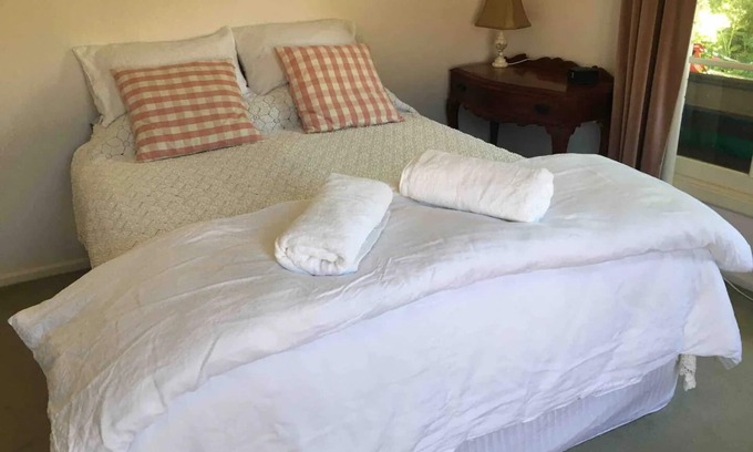 Frankston South House | Cosy Oliver Hill retreat, short walk to beach & scenic lookout