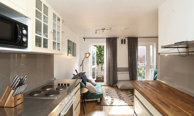 Notting Hill Apartment | Cosy One-bedroom Flat Sleeps 5 nearby Ladbroke Grove.